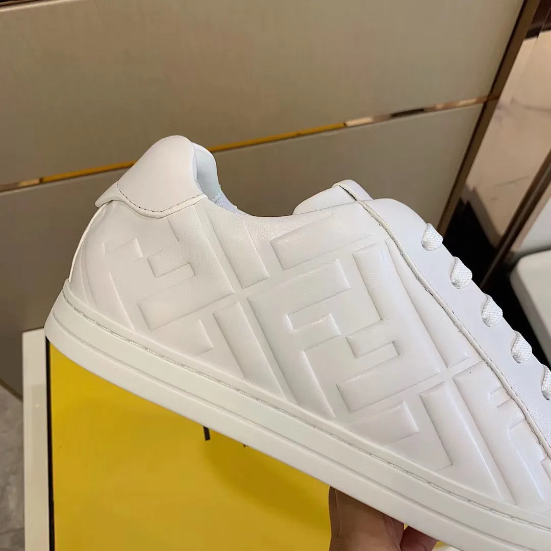 Factory Price: 400💰 Sun] FENDI Classic Comfort Men's, this sophisticated sneaker is handcrafted from soft calfskin. Mesh inner surface, ultra-light rubber material and rough outsole. This unique thin style is suitable for the casual and exquisite sensibility of this season. It is comfortable and natural on the feet. It is an everyday style for casual travel in autumn and winter! Code number: 38/44, customized 45